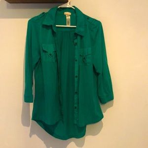 Green button up shirt, 3/4 sleeve